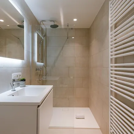 Апартаменты Huswell - New Overlooking The Yacht Harbor With Parking Остенде